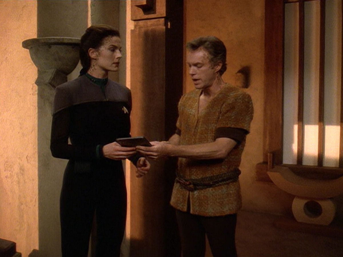 extant_StarTrek_DS9_5x22-ChildrenOfTime_03186.jpg