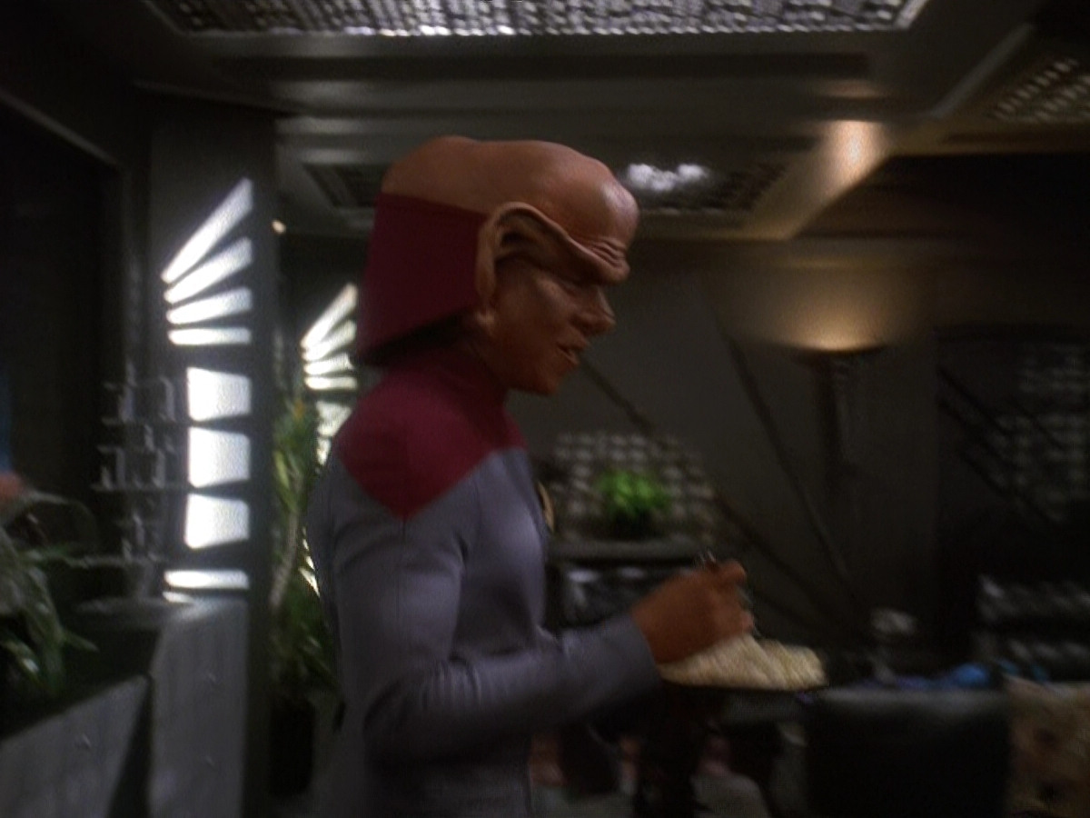 extant_StarTrek_DS9_5x23-BlazeOfGlory_00021.jpg