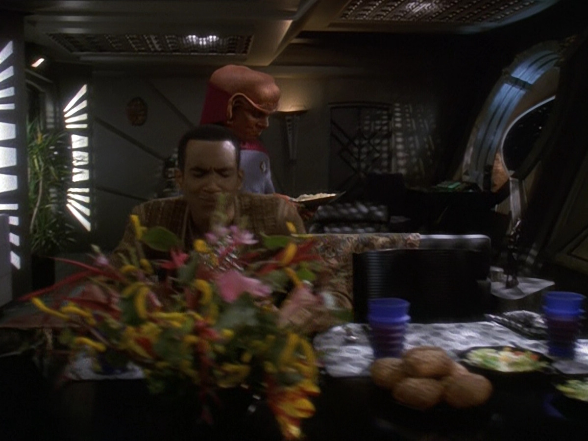 extant_StarTrek_DS9_5x23-BlazeOfGlory_00023.jpg