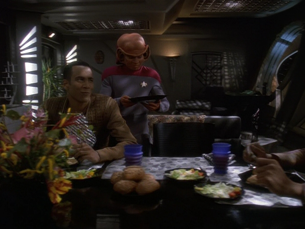 extant_StarTrek_DS9_5x23-BlazeOfGlory_00024.jpg