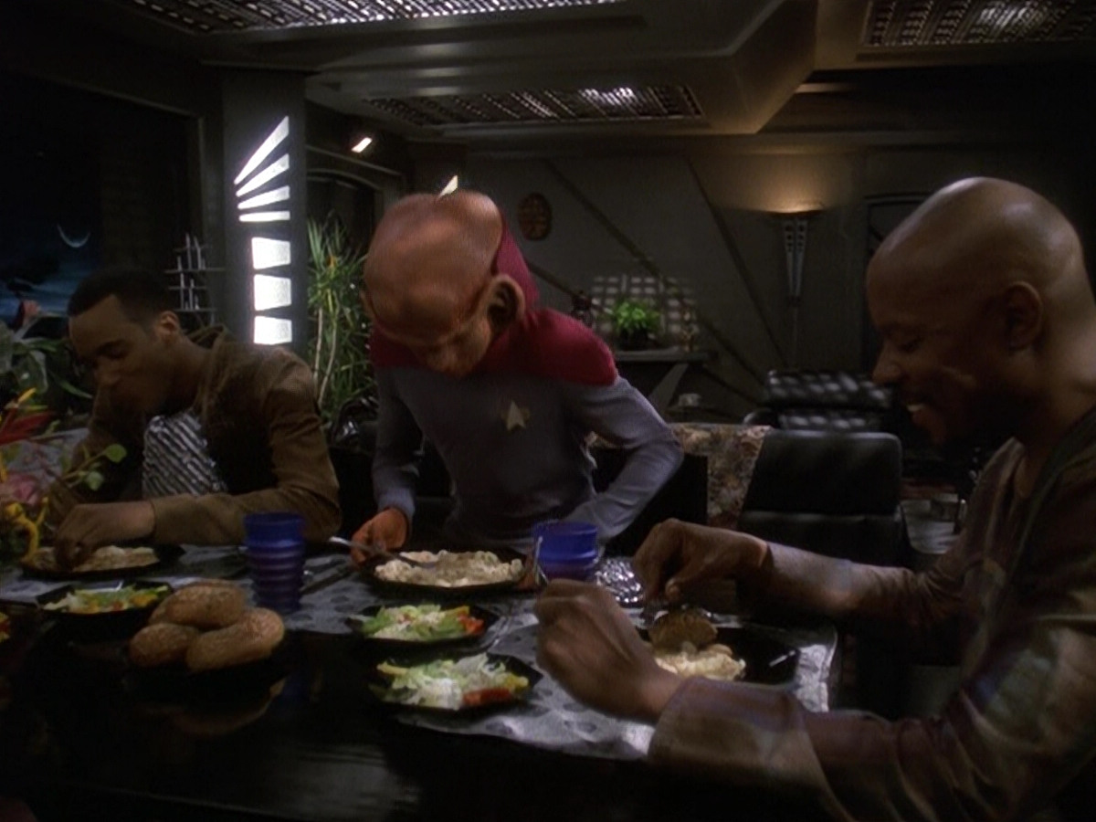extant_StarTrek_DS9_5x23-BlazeOfGlory_00027.jpg