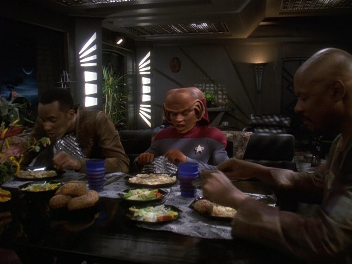 extant_StarTrek_DS9_5x23-BlazeOfGlory_00031.jpg