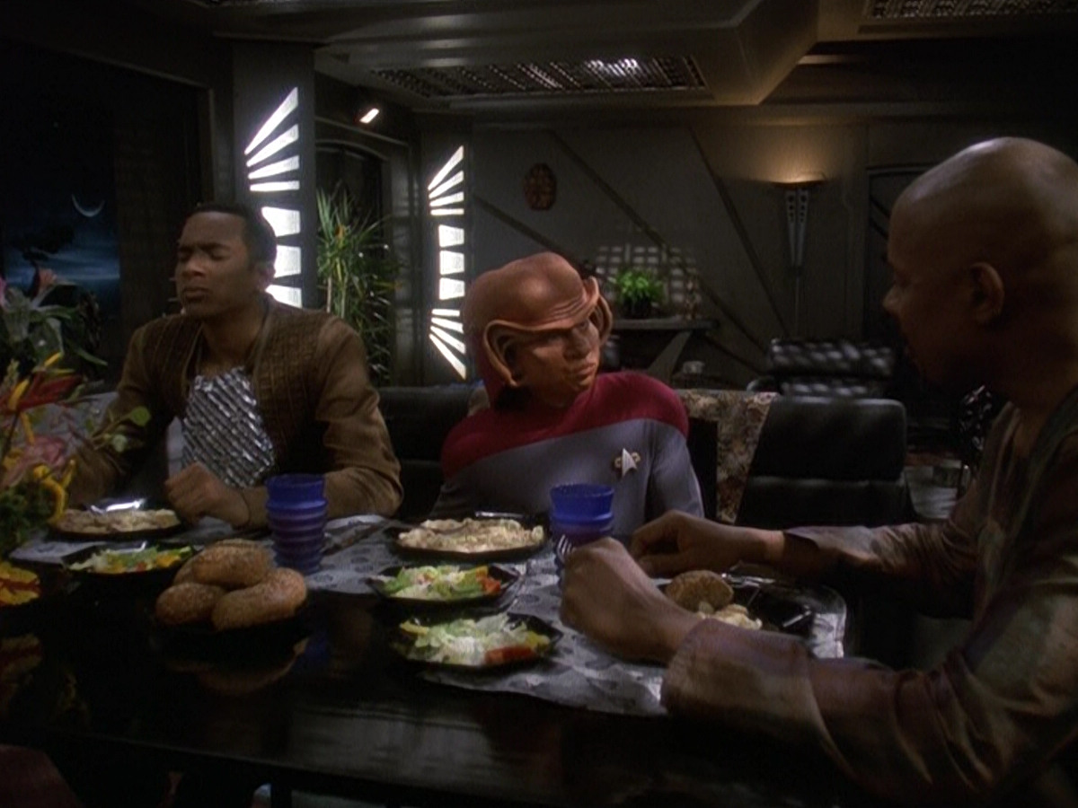 extant_StarTrek_DS9_5x23-BlazeOfGlory_00034.jpg