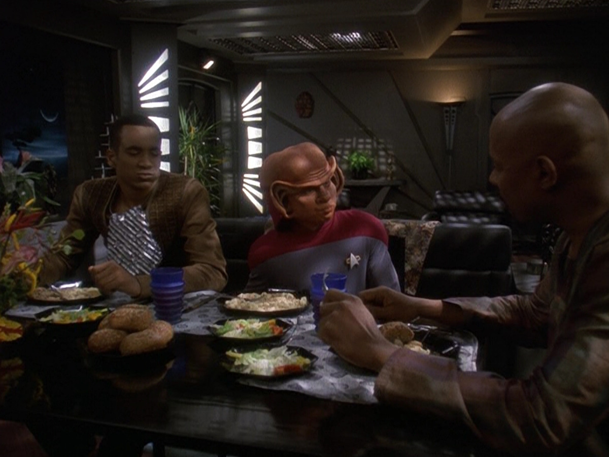 extant_StarTrek_DS9_5x23-BlazeOfGlory_00035.jpg