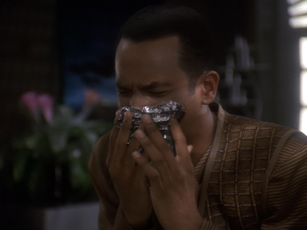 extant_StarTrek_DS9_5x23-BlazeOfGlory_00040.jpg