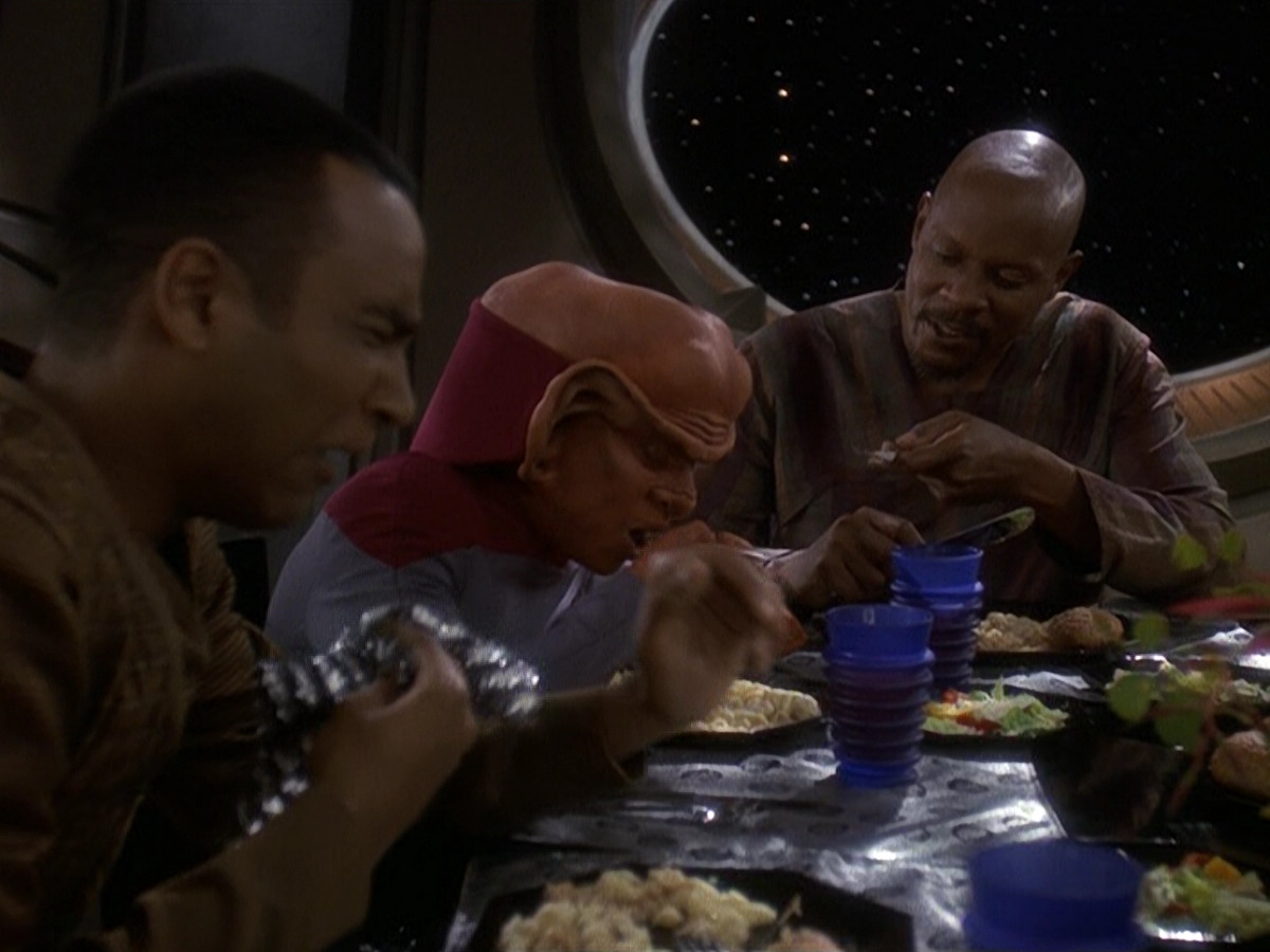 extant_StarTrek_DS9_5x23-BlazeOfGlory_00044.jpg