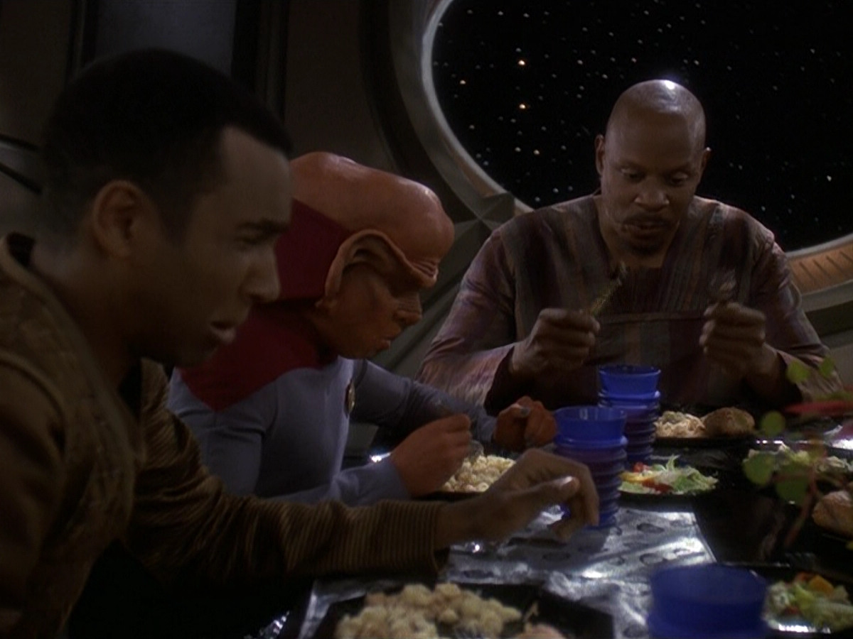 extant_StarTrek_DS9_5x23-BlazeOfGlory_00047.jpg