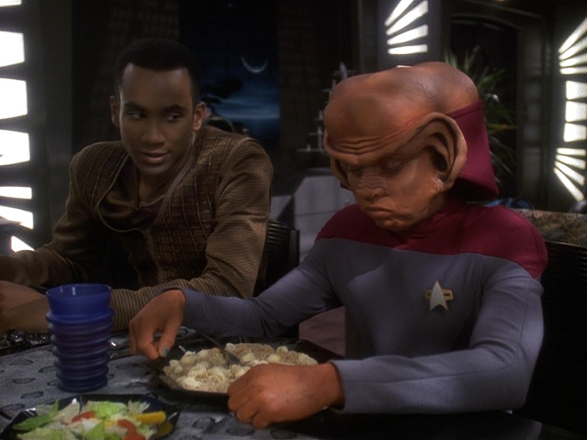 extant_StarTrek_DS9_5x23-BlazeOfGlory_00154.jpg