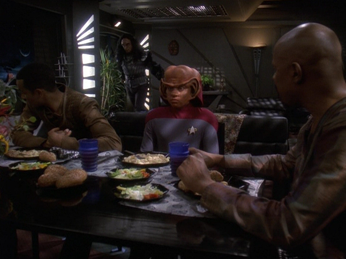extant_StarTrek_DS9_5x23-BlazeOfGlory_00191.jpg