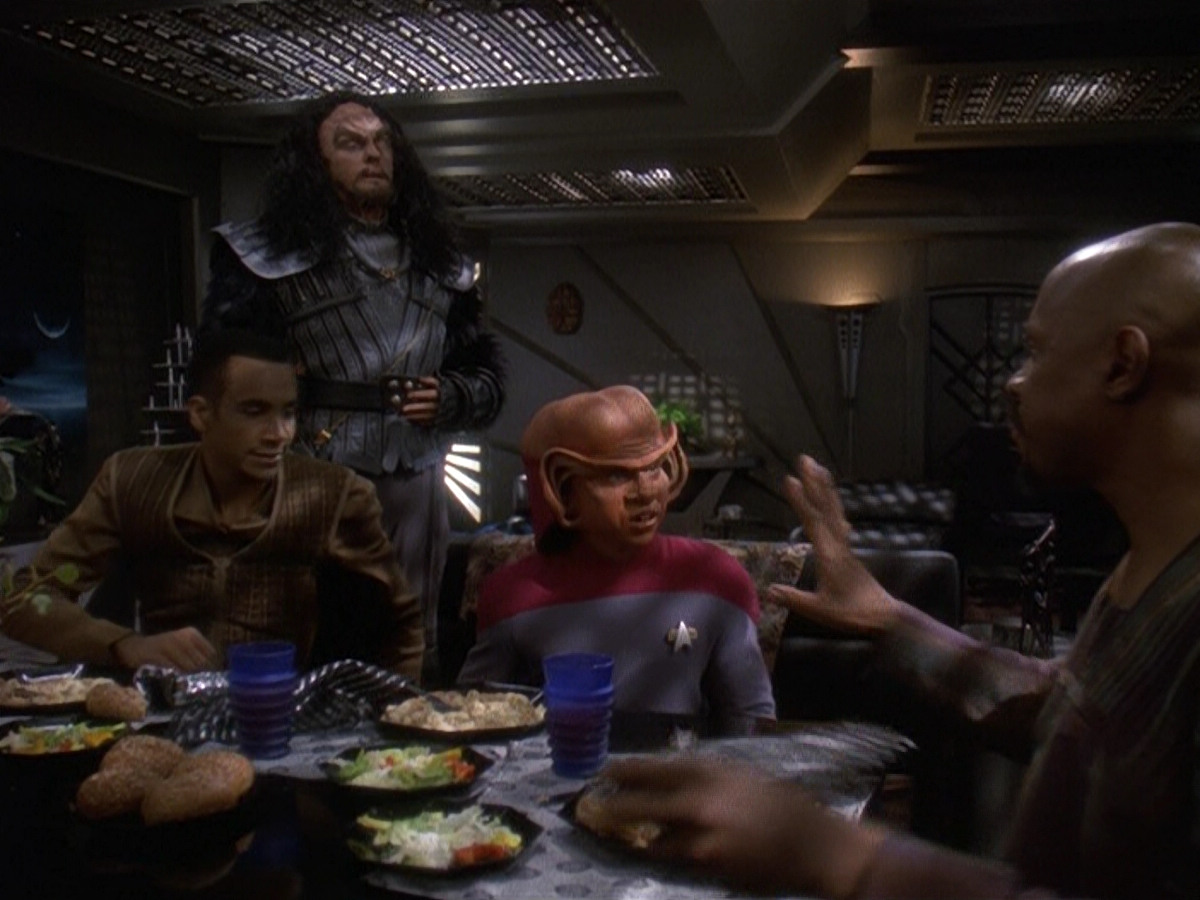 extant_StarTrek_DS9_5x23-BlazeOfGlory_00201.jpg