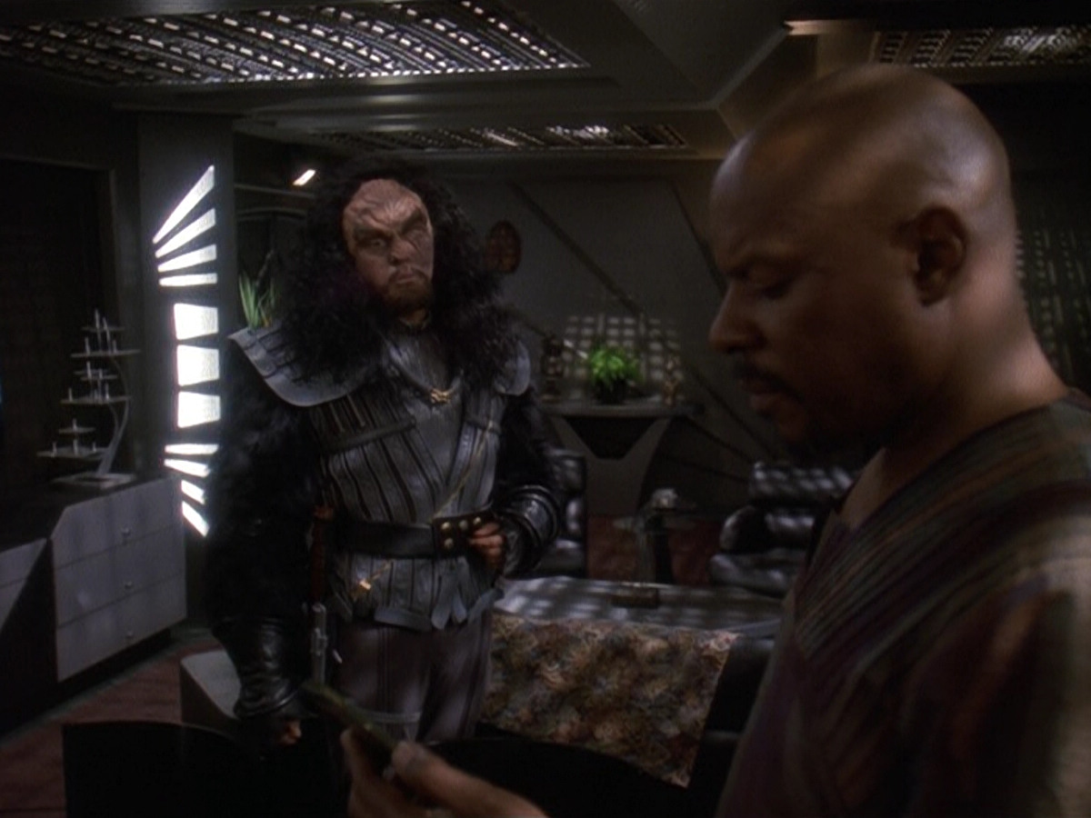 extant_StarTrek_DS9_5x23-BlazeOfGlory_00219.jpg