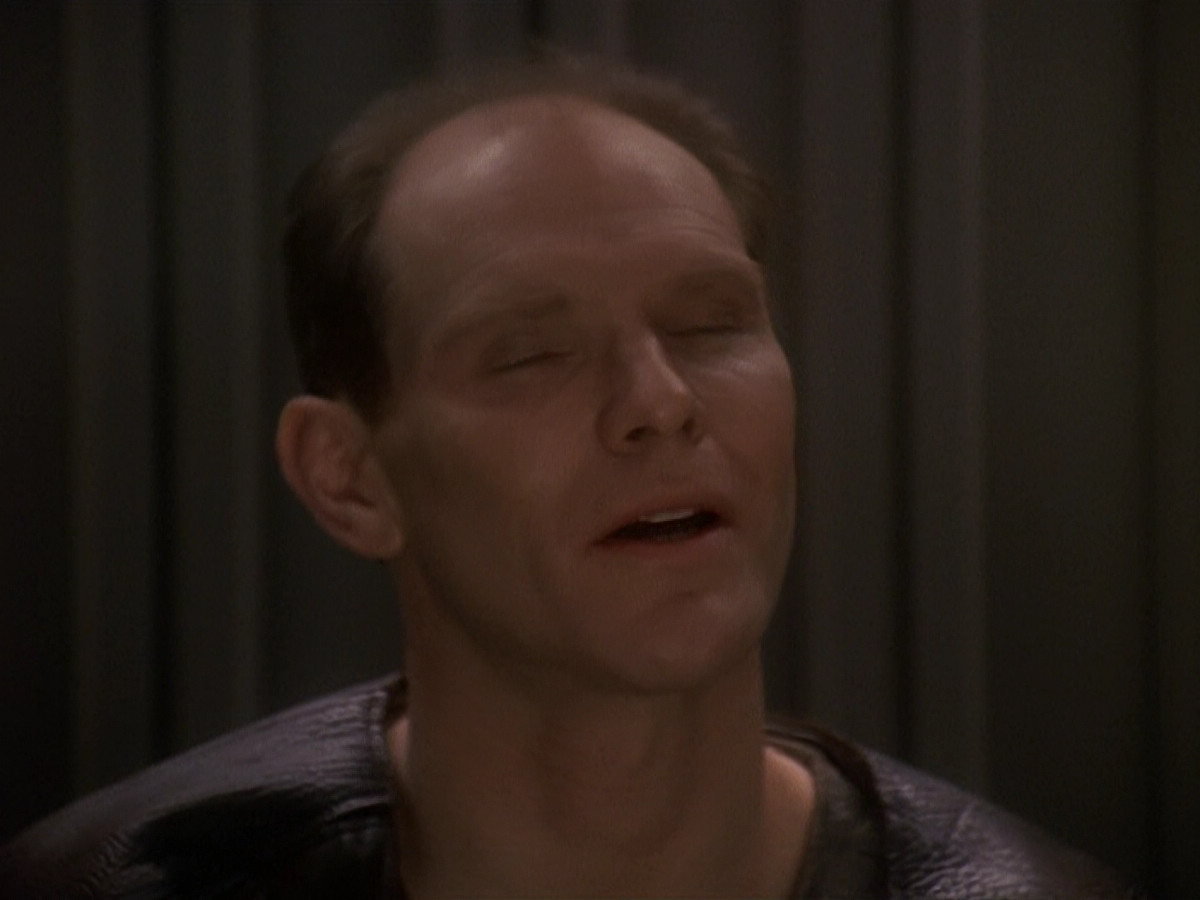 extant_StarTrek_DS9_5x23-BlazeOfGlory_00674.jpg
