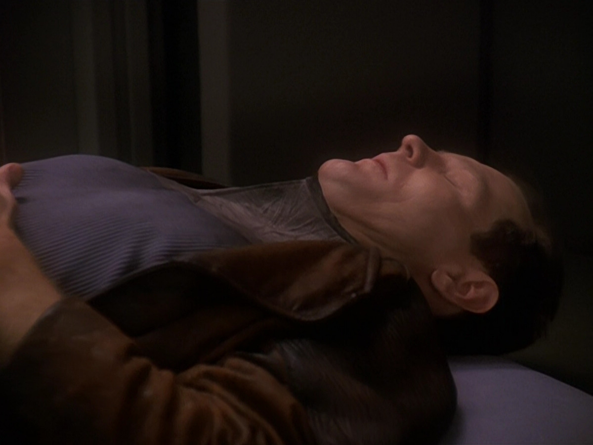 extant_StarTrek_DS9_5x23-BlazeOfGlory_01010.jpg