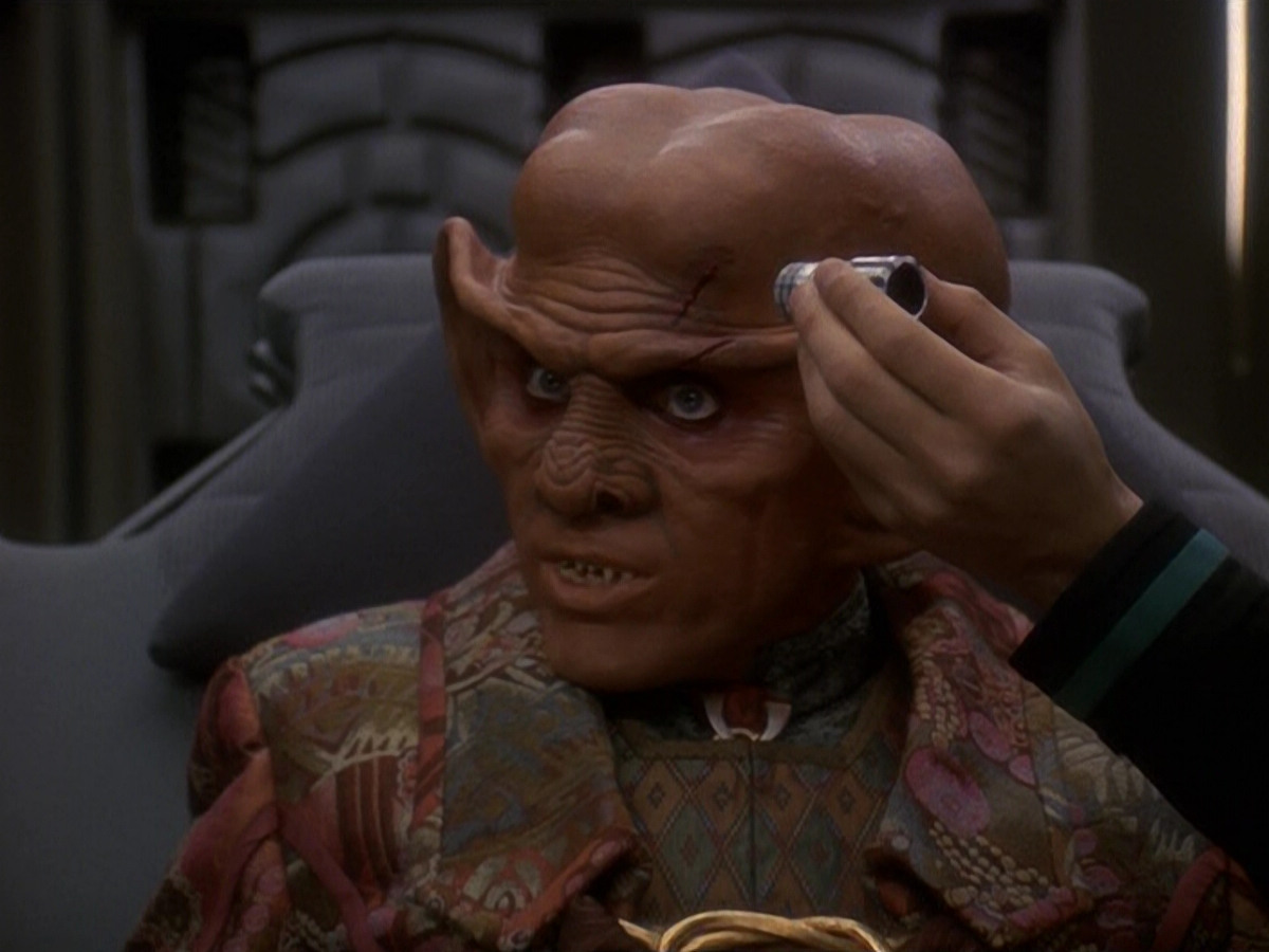 extant_StarTrek_DS9_5x23-BlazeOfGlory_01117.jpg