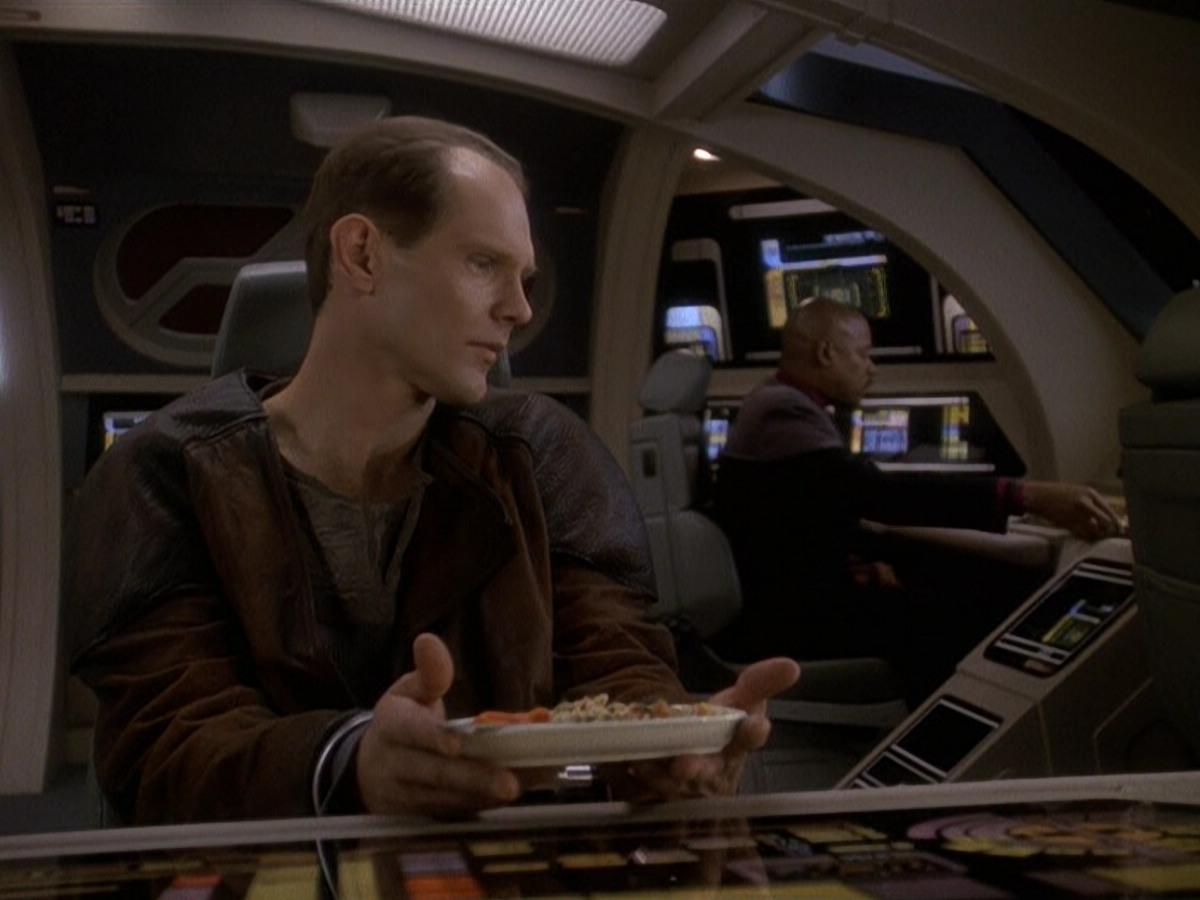 extant_StarTrek_DS9_5x23-BlazeOfGlory_01268.jpg