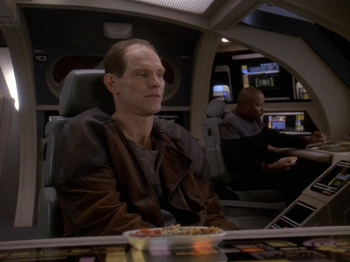 extant_StarTrek_DS9_5x23-BlazeOfGlory_01375.jpg