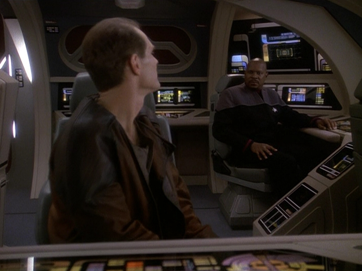 extant_StarTrek_DS9_5x23-BlazeOfGlory_01675.jpg