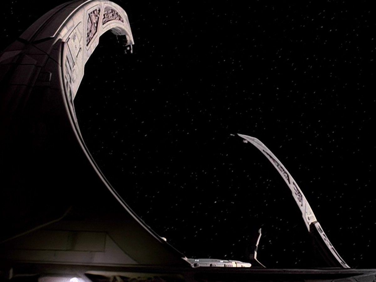 extant_StarTrek_DS9_5x23-BlazeOfGlory_01701.jpg