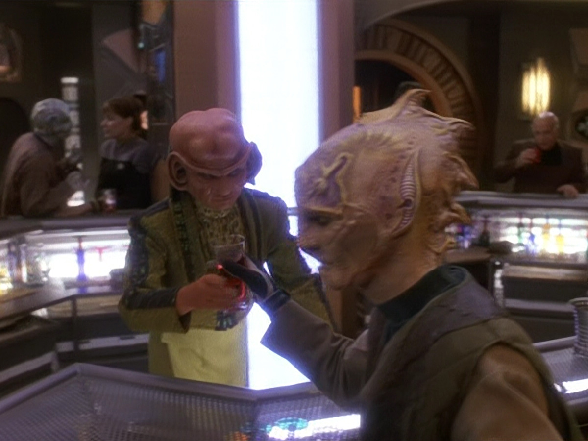 extant_StarTrek_DS9_5x23-BlazeOfGlory_01710.jpg