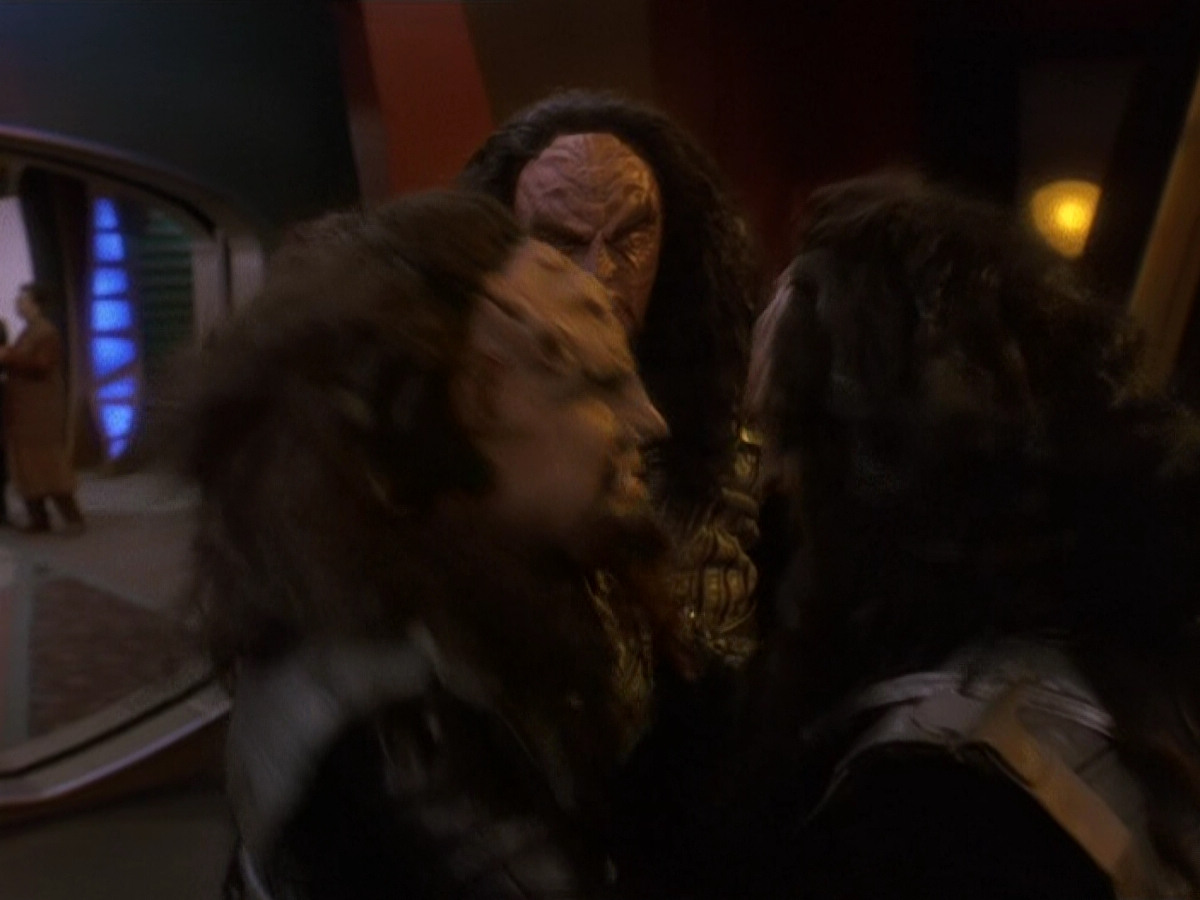 extant_StarTrek_DS9_5x23-BlazeOfGlory_01718.jpg
