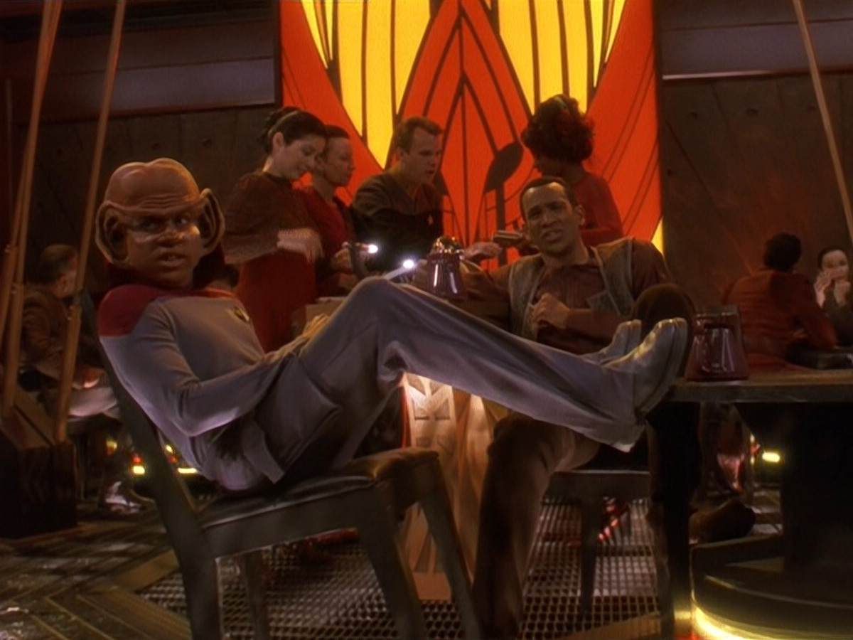 extant_StarTrek_DS9_5x23-BlazeOfGlory_01739.jpg