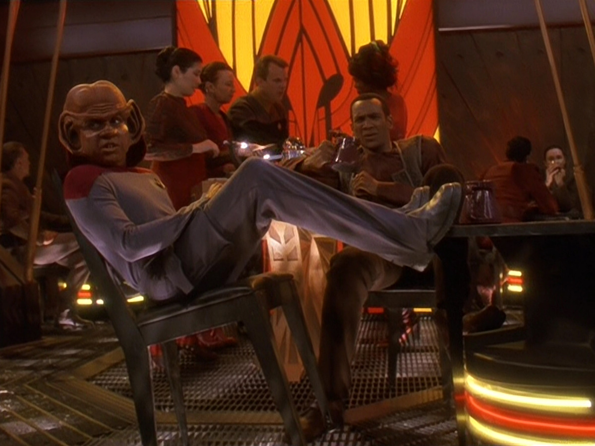 extant_StarTrek_DS9_5x23-BlazeOfGlory_01741.jpg
