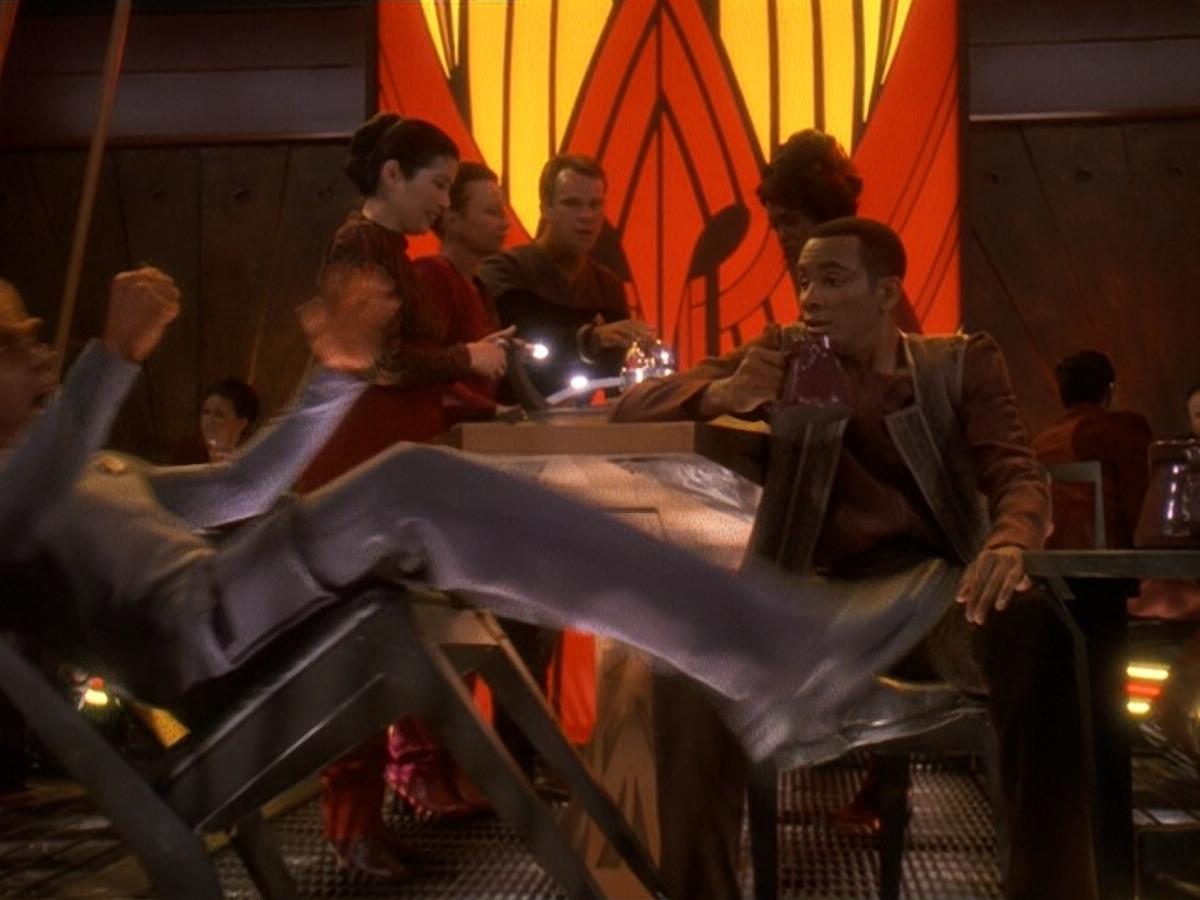 extant_StarTrek_DS9_5x23-BlazeOfGlory_01789.jpg