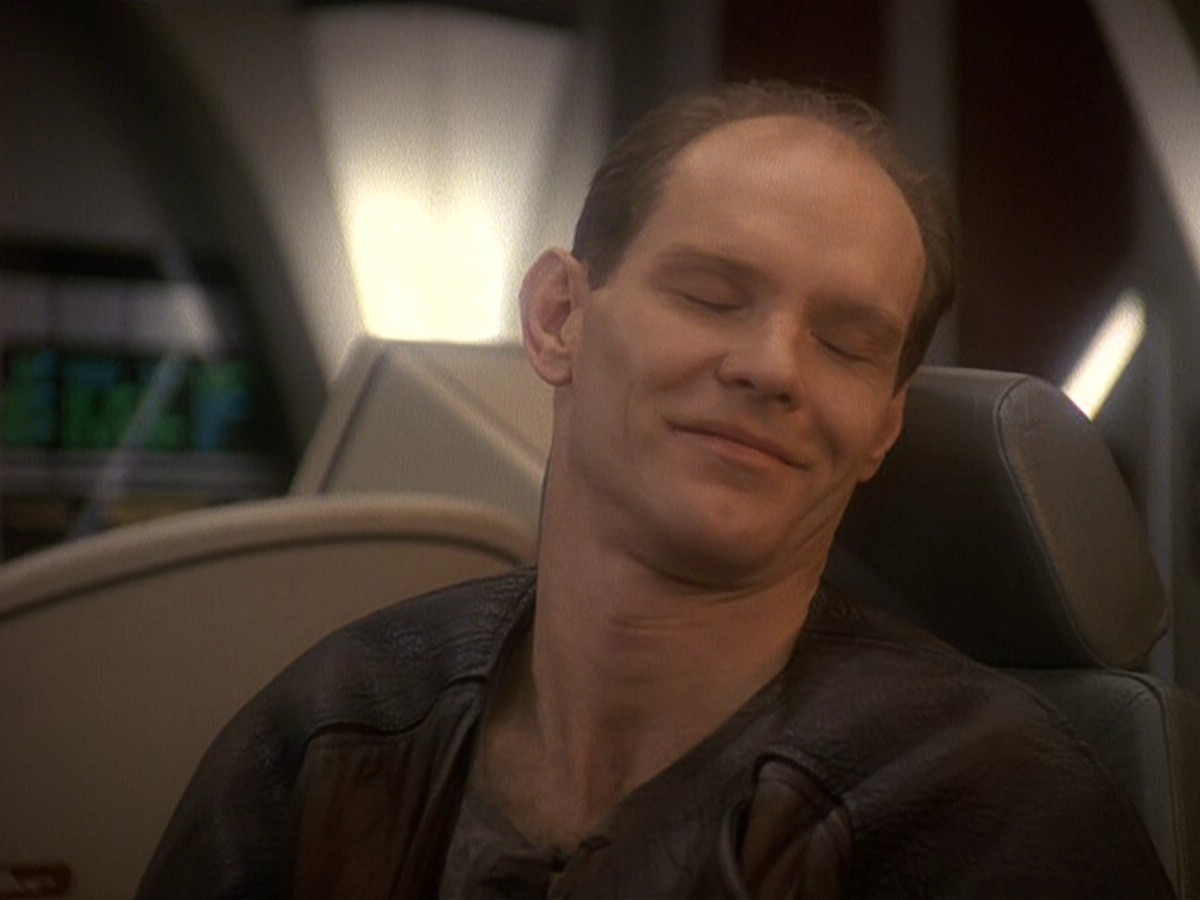extant_StarTrek_DS9_5x23-BlazeOfGlory_01895.jpg
