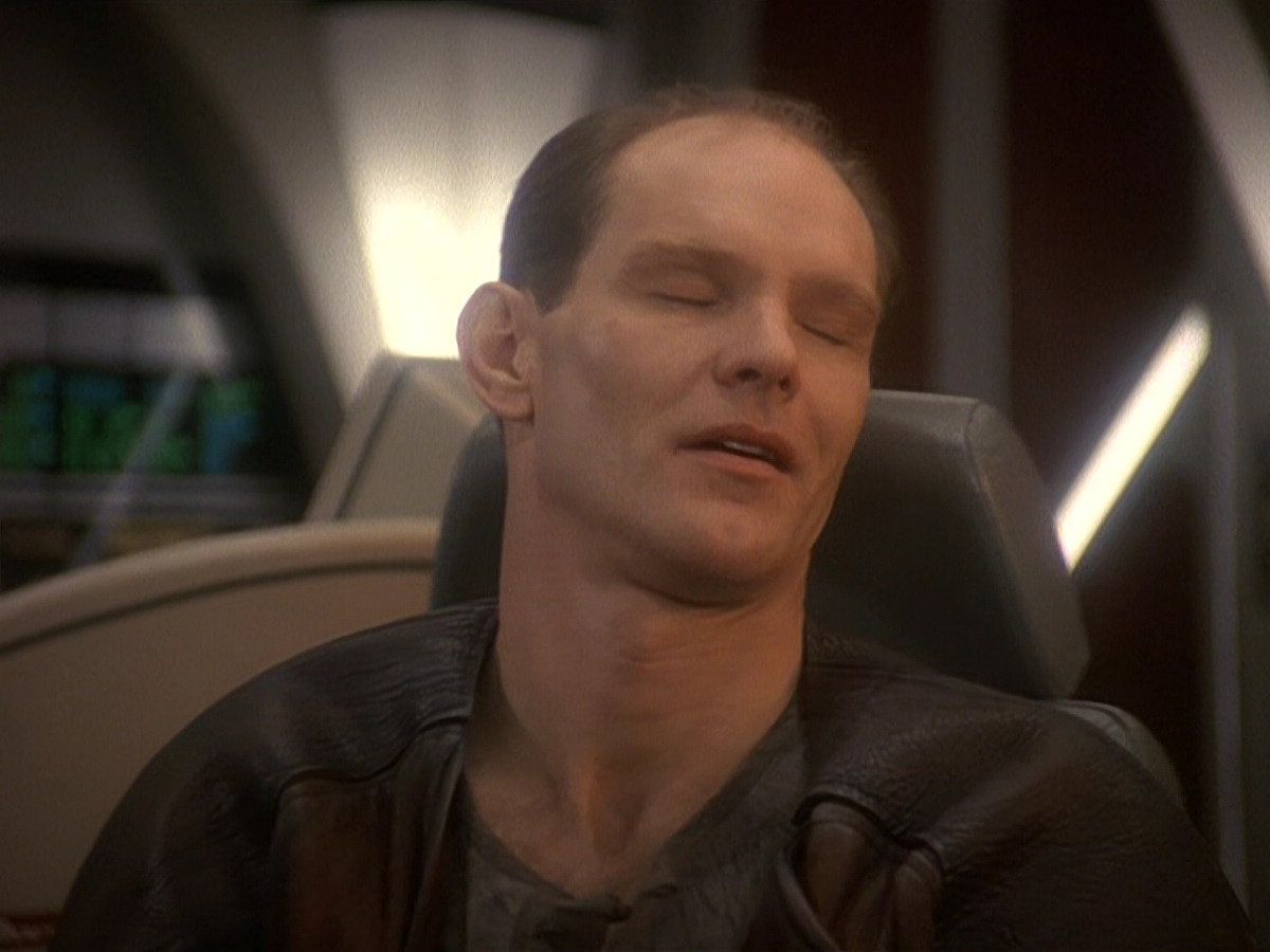 extant_StarTrek_DS9_5x23-BlazeOfGlory_01896.jpg