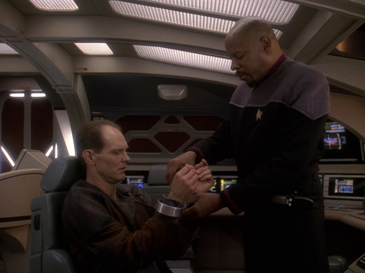 extant_StarTrek_DS9_5x23-BlazeOfGlory_01913.jpg