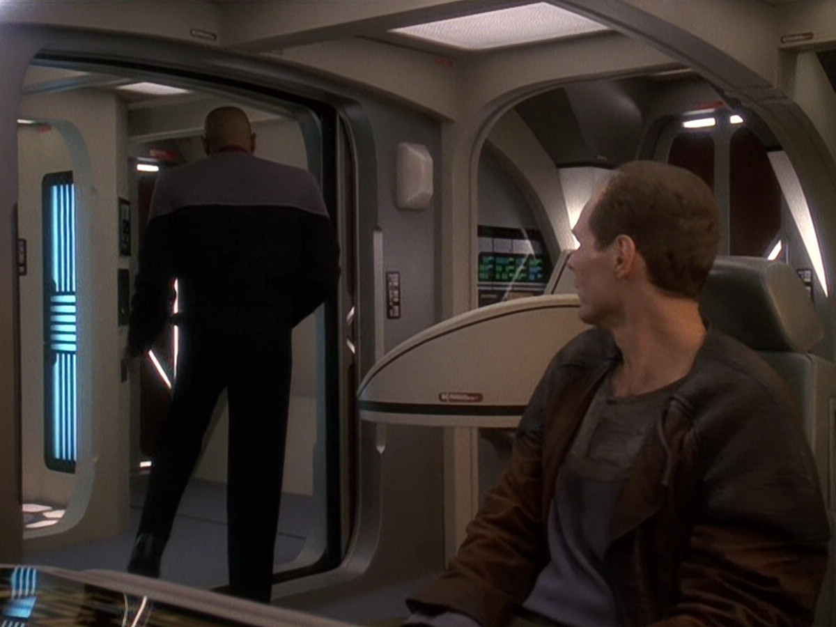 extant_StarTrek_DS9_5x23-BlazeOfGlory_01921.jpg