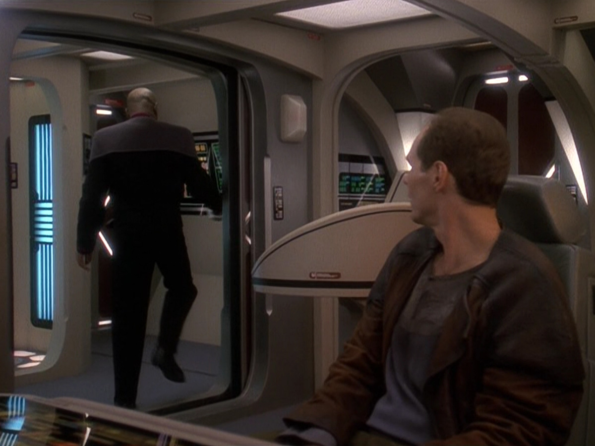 extant_StarTrek_DS9_5x23-BlazeOfGlory_01922.jpg