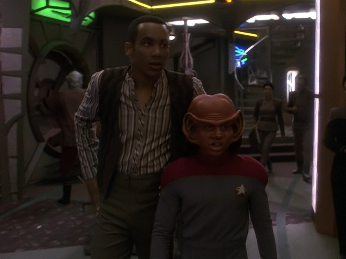 extant_StarTrek_DS9_5x23-BlazeOfGlory_02420.jpg
