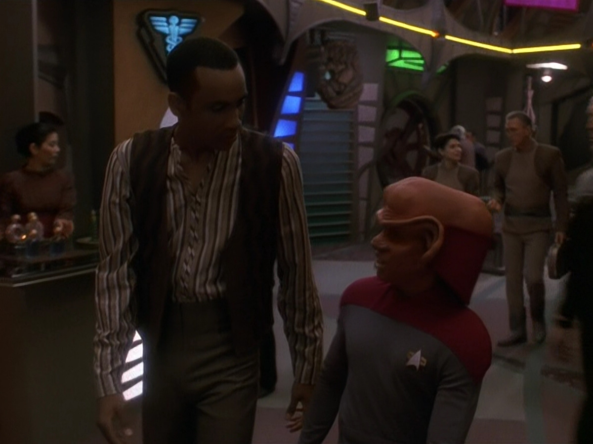 extant_StarTrek_DS9_5x23-BlazeOfGlory_02428.jpg