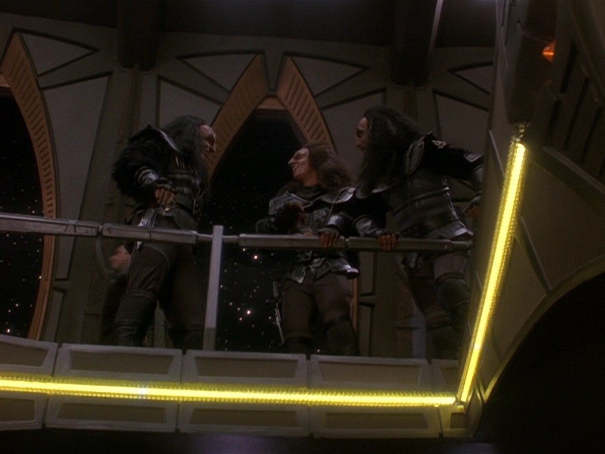 extant_StarTrek_DS9_5x23-BlazeOfGlory_02448.jpg