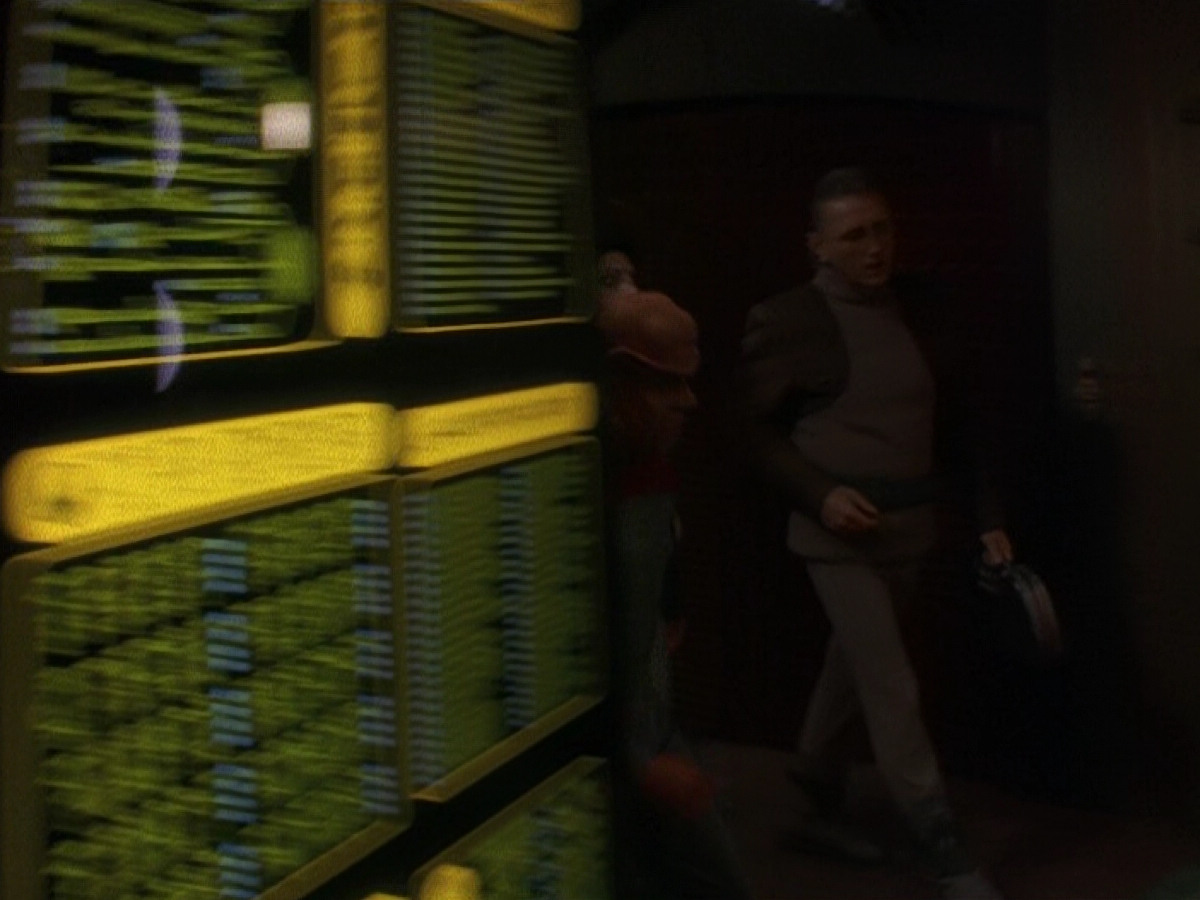 extant_StarTrek_DS9_5x23-BlazeOfGlory_02454.jpg