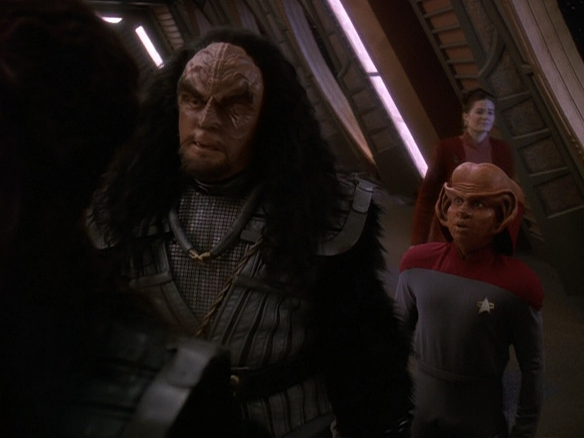 extant_StarTrek_DS9_5x23-BlazeOfGlory_02511.jpg