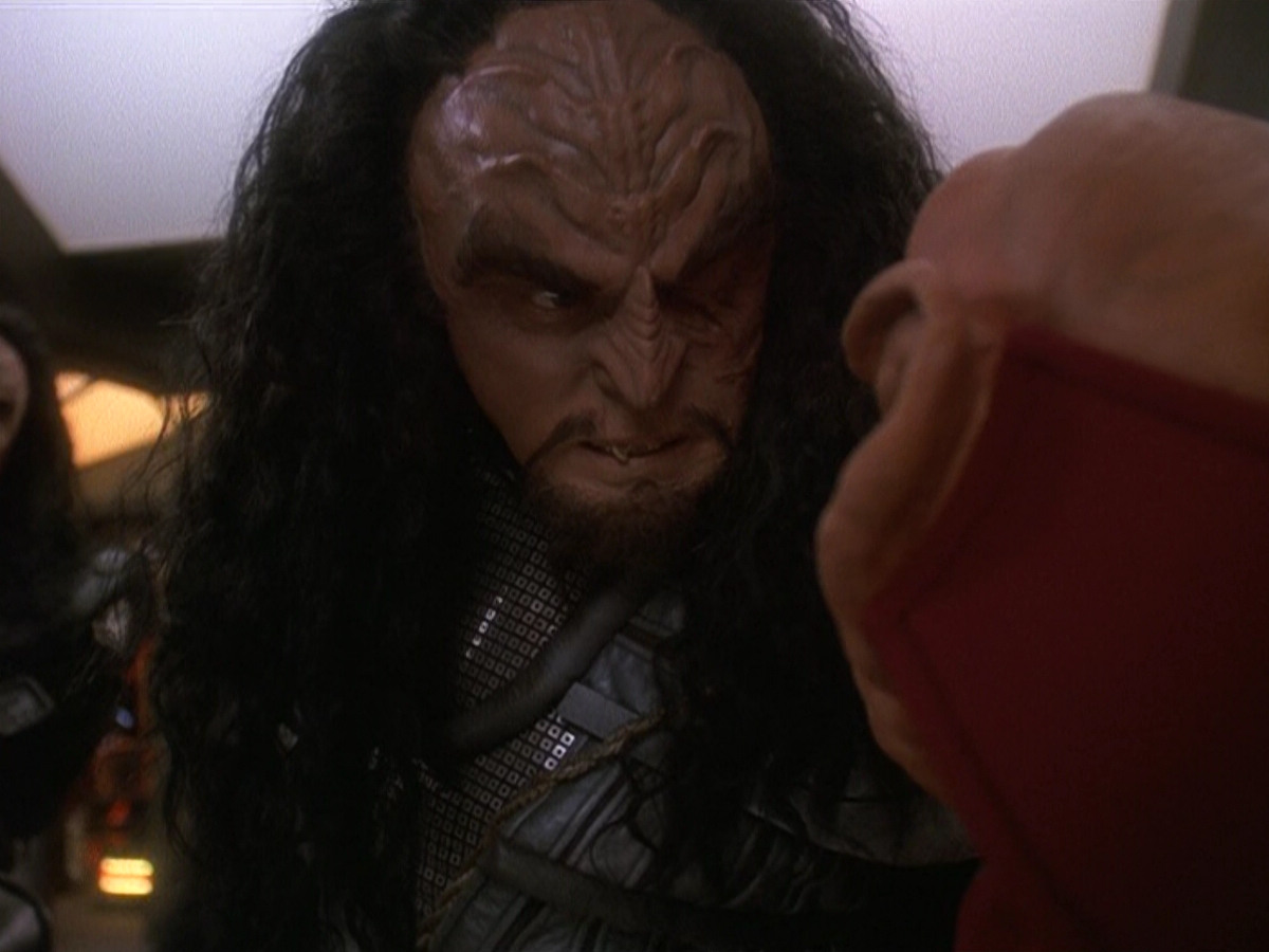 extant_StarTrek_DS9_5x23-BlazeOfGlory_02526.jpg