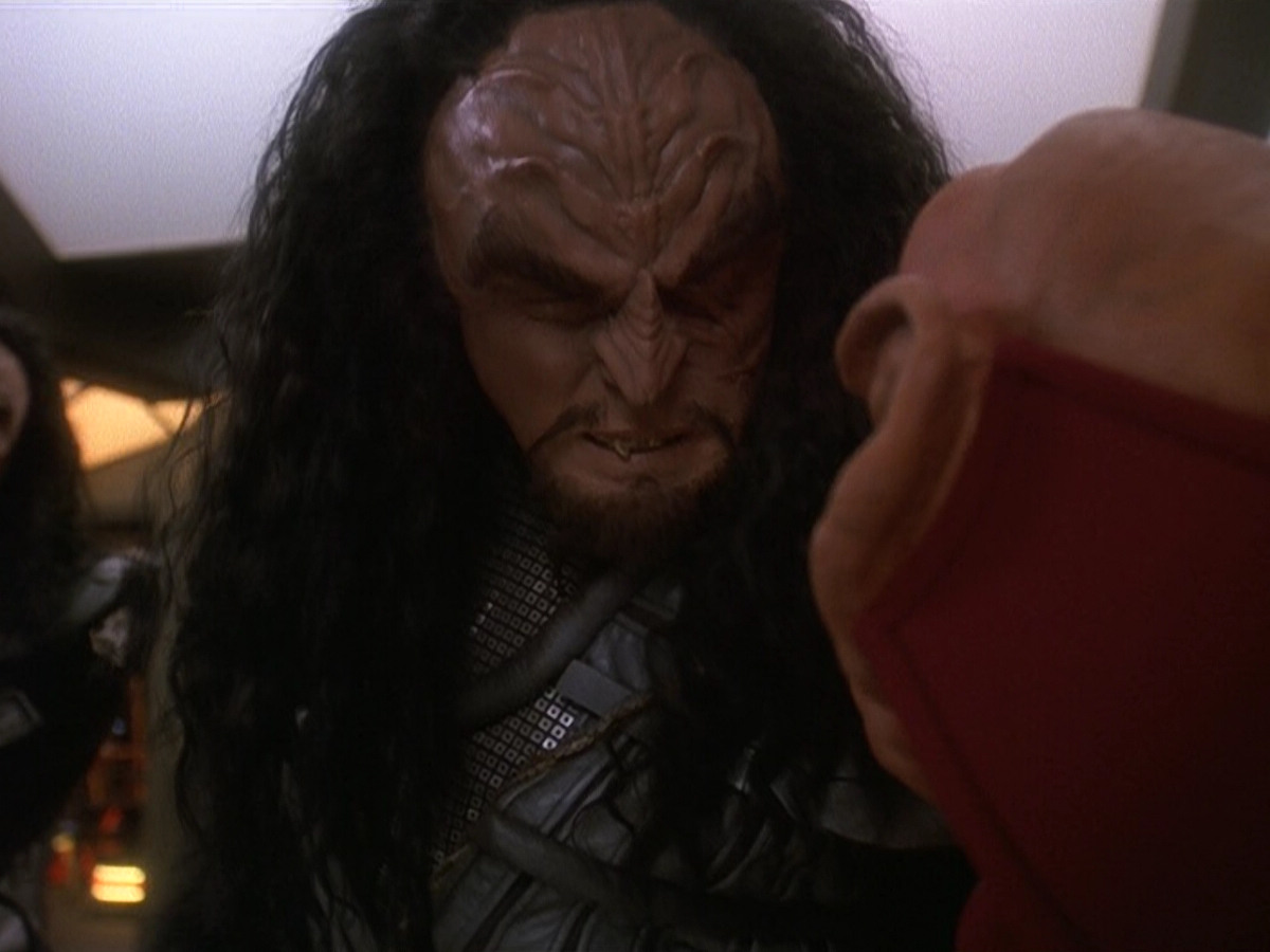 extant_StarTrek_DS9_5x23-BlazeOfGlory_02527.jpg