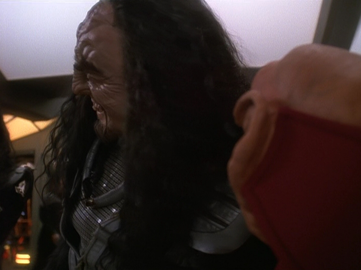 extant_StarTrek_DS9_5x23-BlazeOfGlory_02533.jpg