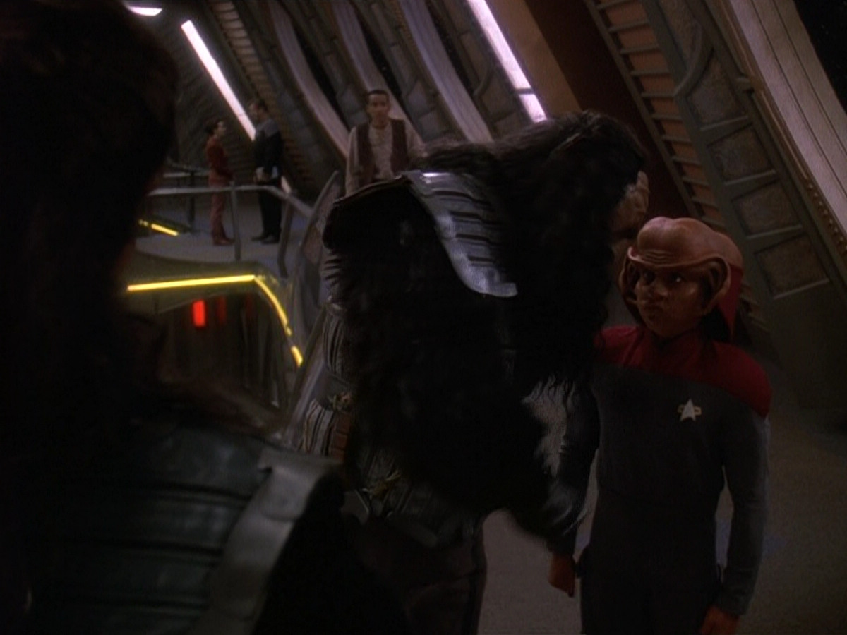 extant_StarTrek_DS9_5x23-BlazeOfGlory_02544.jpg