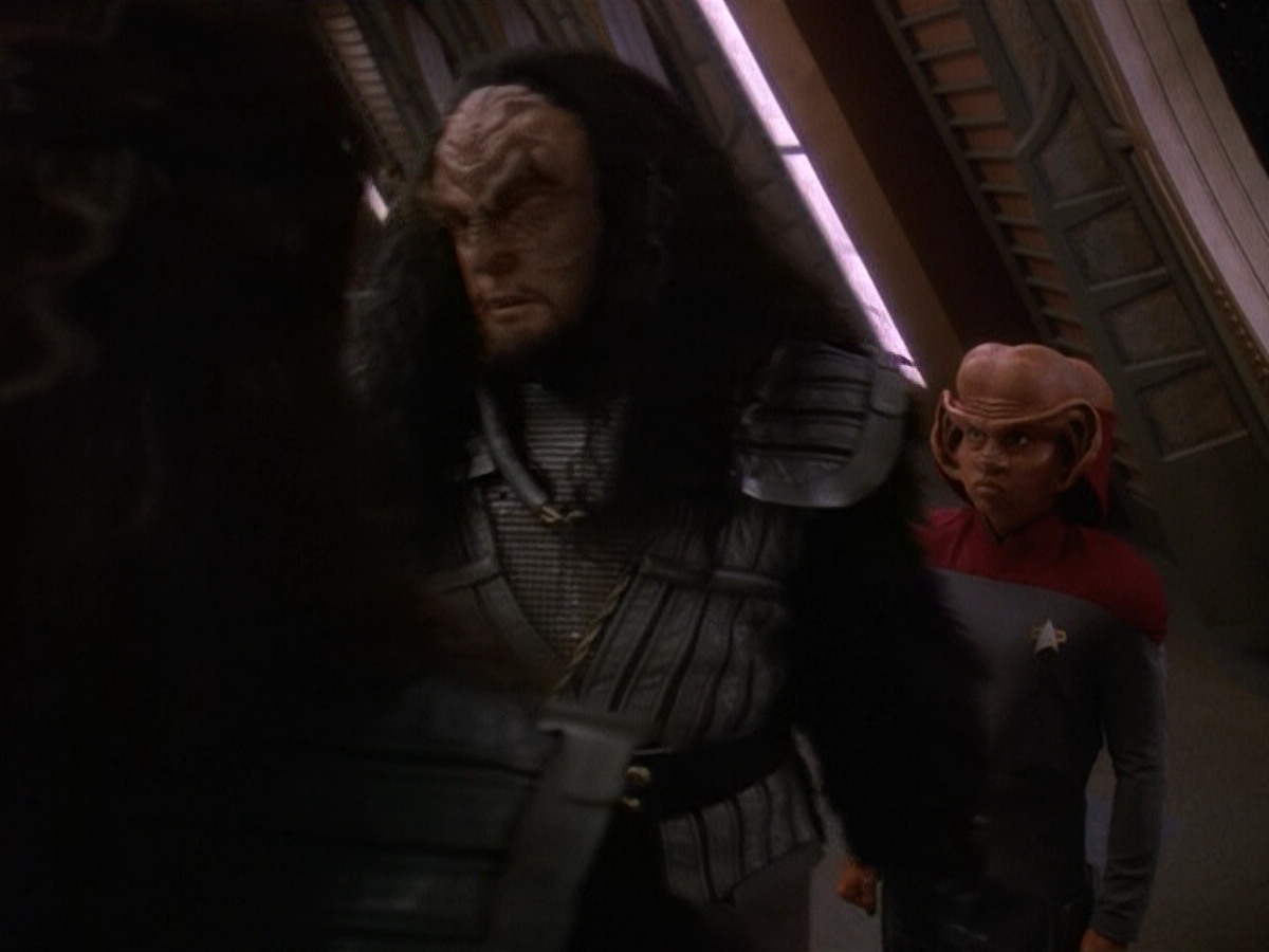 extant_StarTrek_DS9_5x23-BlazeOfGlory_02546.jpg