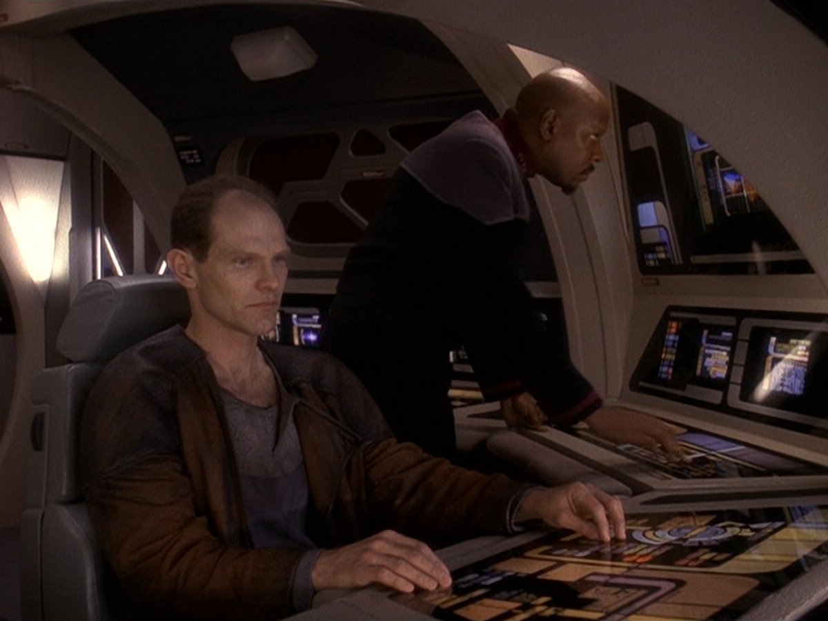 extant_StarTrek_DS9_5x23-BlazeOfGlory_02582.jpg