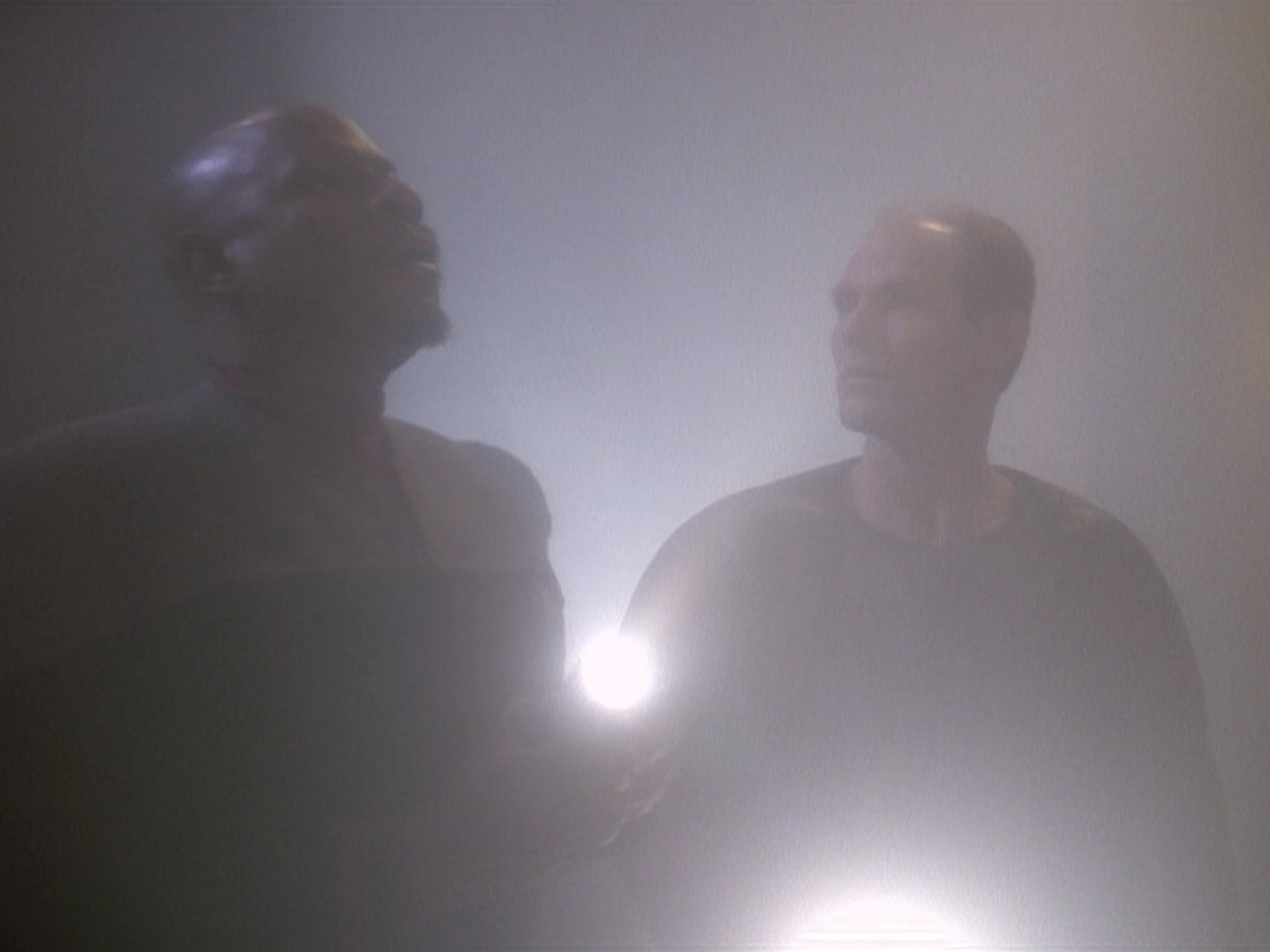 extant_StarTrek_DS9_5x23-BlazeOfGlory_02684.jpg