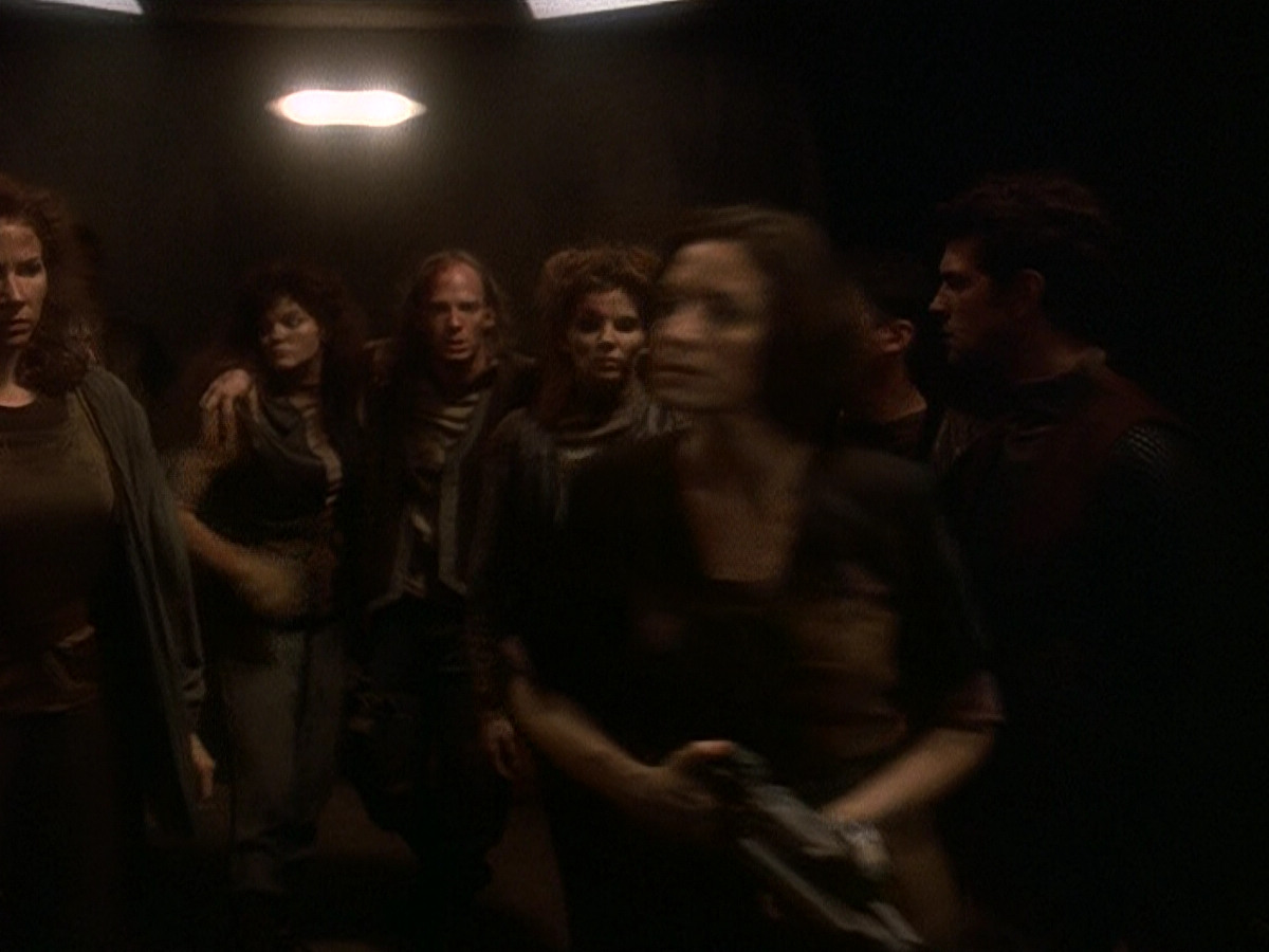extant_StarTrek_DS9_5x23-BlazeOfGlory_03297.jpg