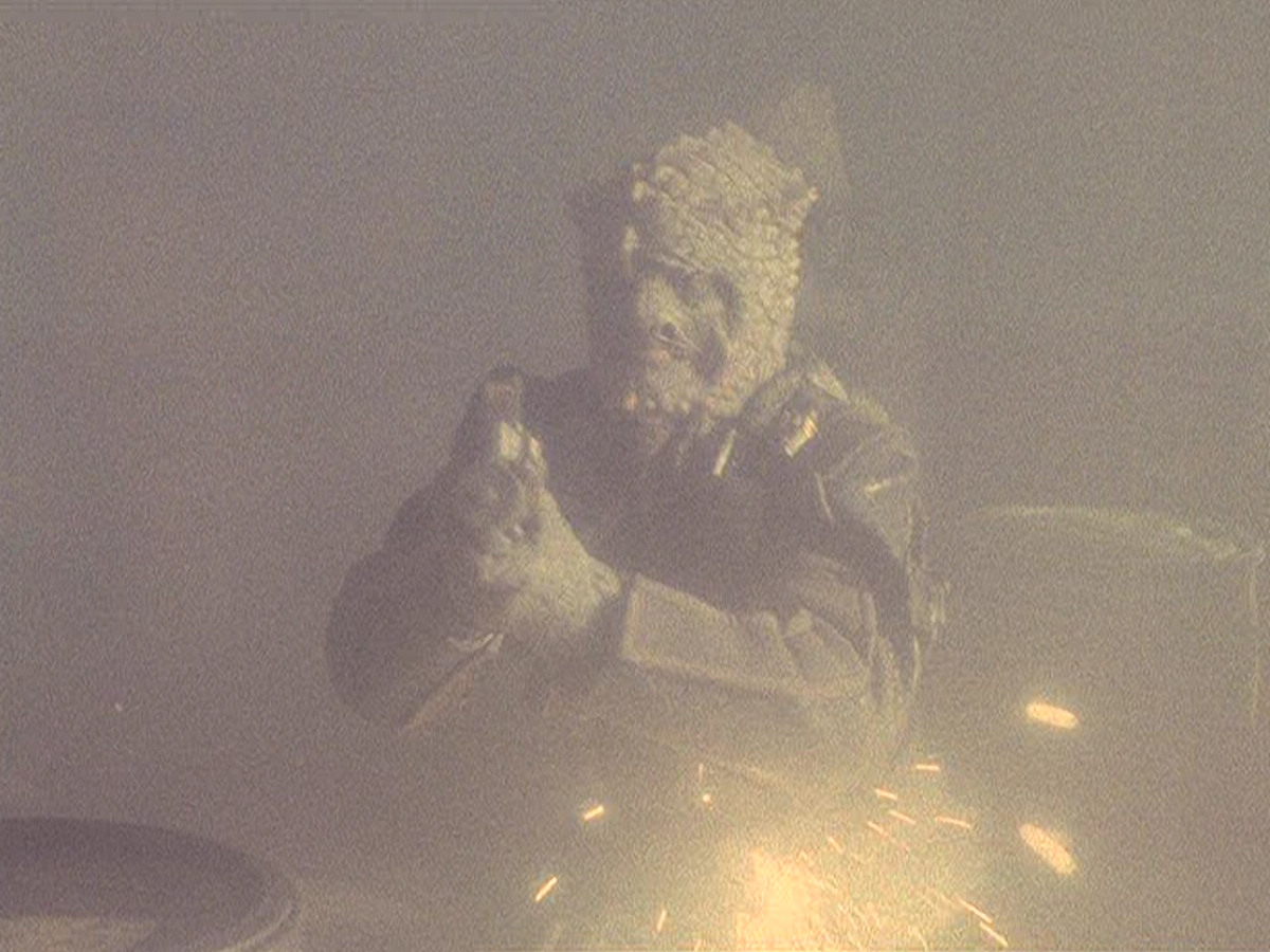 extant_StarTrek_DS9_5x23-BlazeOfGlory_03475.jpg