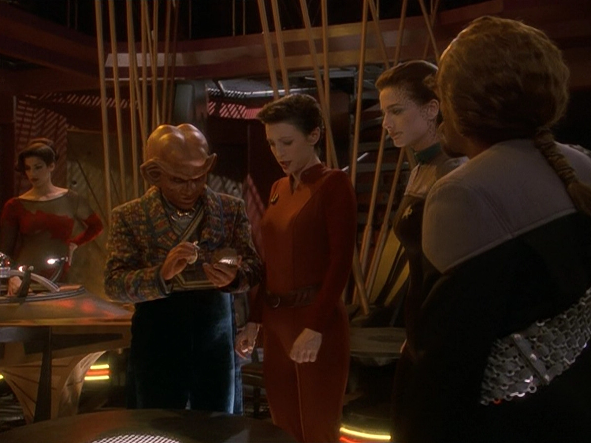 extant_StarTrek_DS9_5x24-EmpokNor_00034.jpg