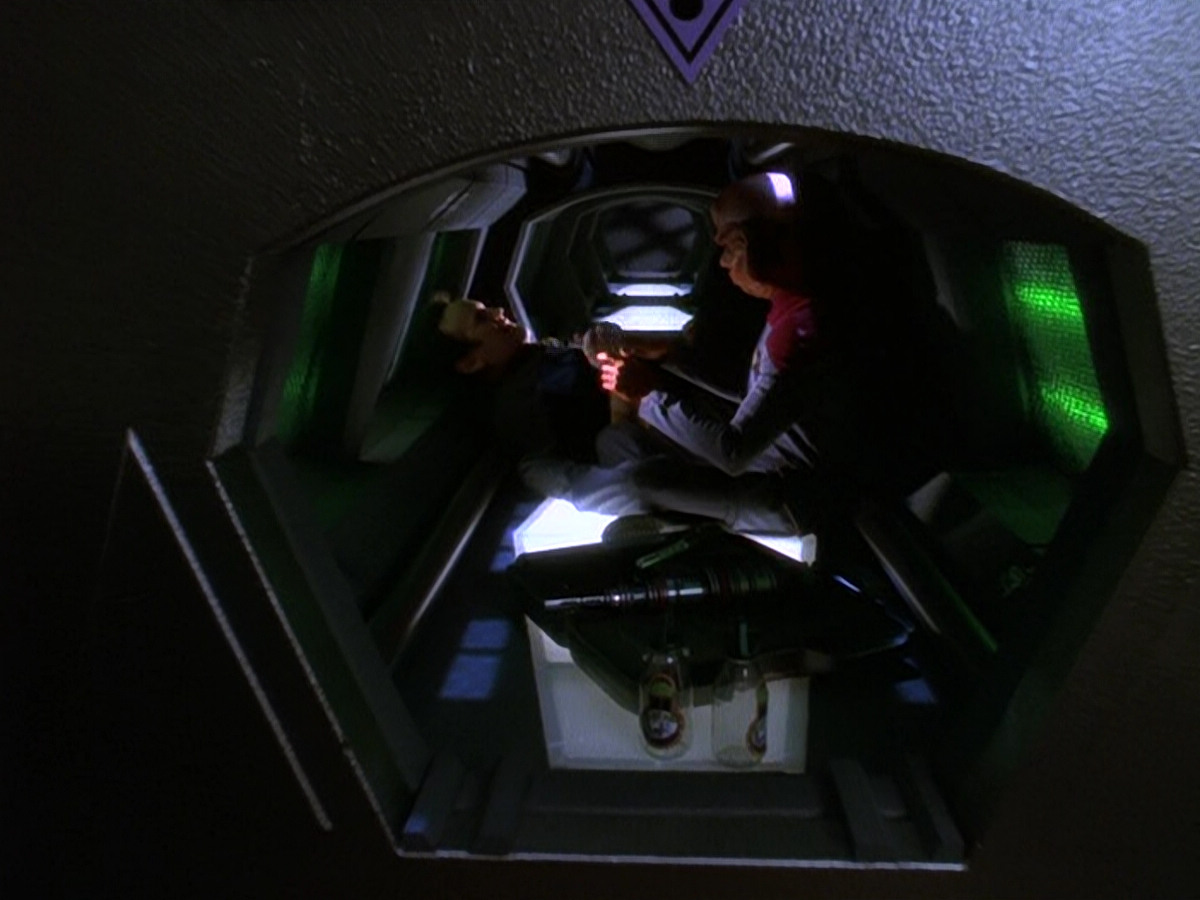 extant_StarTrek_DS9_5x24-EmpokNor_00107.jpg