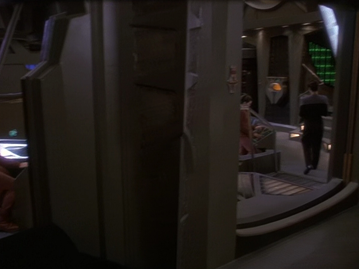 extant_StarTrek_DS9_5x24-EmpokNor_00172.jpg