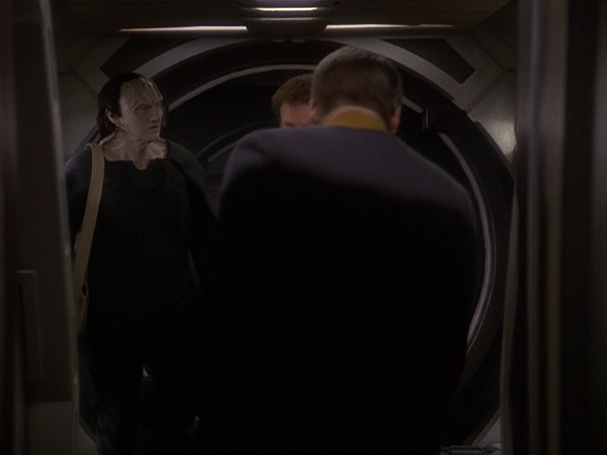 extant_StarTrek_DS9_5x24-EmpokNor_00253.jpg